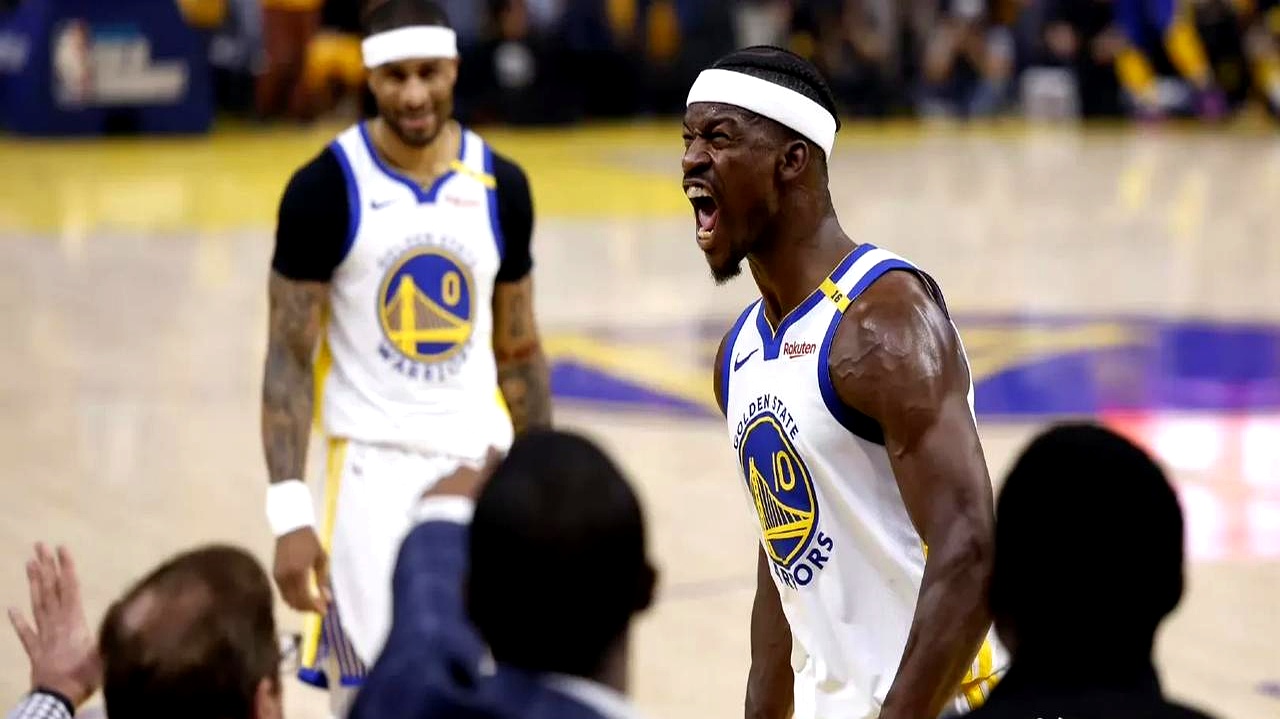 九游体育- 日本队观众热烈欢呼！，阿扎伦卡迎来十五赛季出色发挥比赛高潮迭起