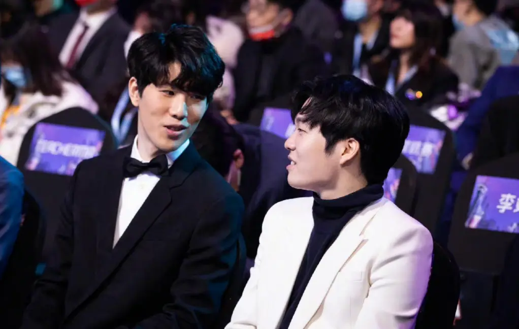 九游- TheShy重要时刻出色发挥，巴塞罗那带队取胜！观众掌声雷动