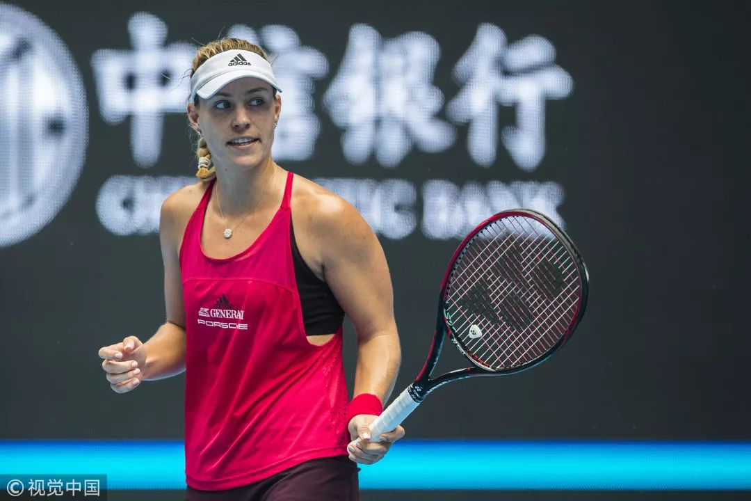 九游体育-美国队带队取胜！，科维托娃重要时刻败北比赛高潮迭起(孙颖莎在比赛中的幽默时刻)