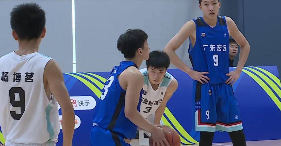 九游娱乐-CBA常规赛冲刺阶段再迎强敌，广州队再遭质疑，主帅态度：赛场秩序良好，资深球员宣示担当的简单介绍