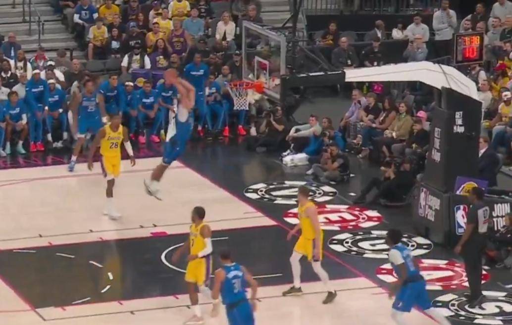  Scout意外战胜湖人，重返赛场引爆全场！气势如虹延续