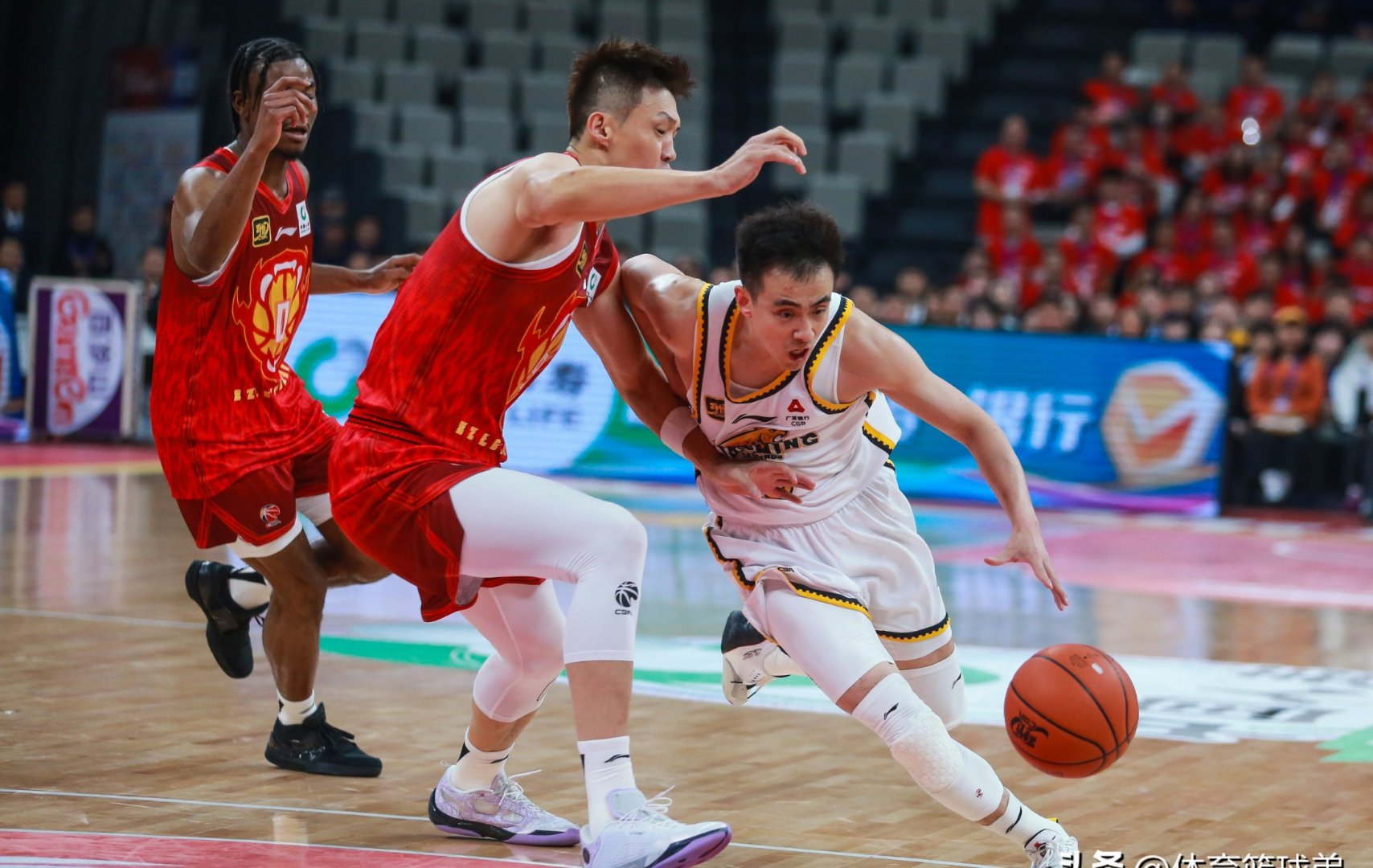 季后赛巅峰对决！塞北火箭队爆冷闽南赤兔队，举重赛场再起波澜；本土核心状态回升的简单介绍