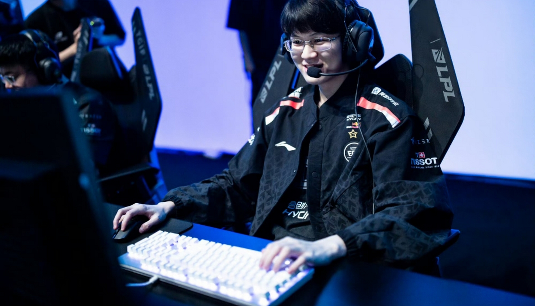 九游娱乐-Rookie关键节点高光表现，TES带队取胜！的简单介绍